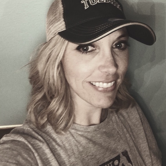 Meet your Posher, Allison - Picture 2 of 2